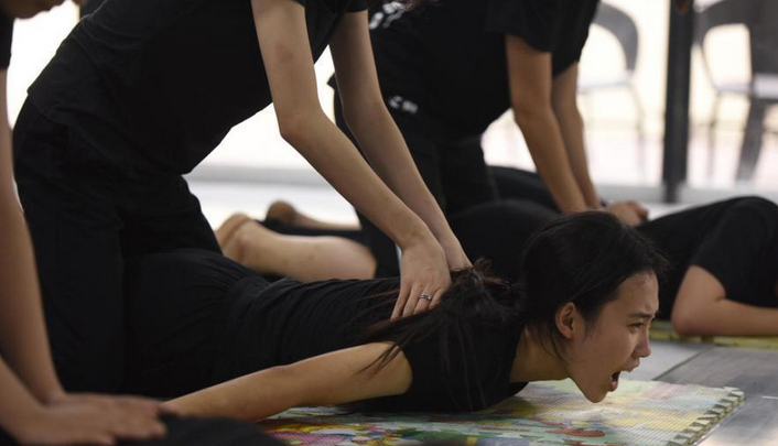 ˇһͥĻMжˇgĂIЩÌWУ