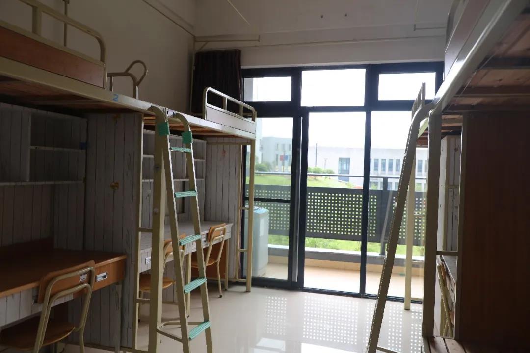 166848376628042.jpg 杭州電子科技大學信息工程學院宿舍條件怎么樣好不好,有空調嗎?